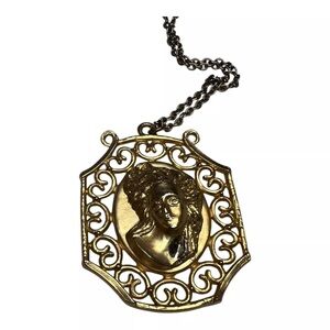 70s Vintage Gold  Filigree Medallion Portrait Pendant Necklace